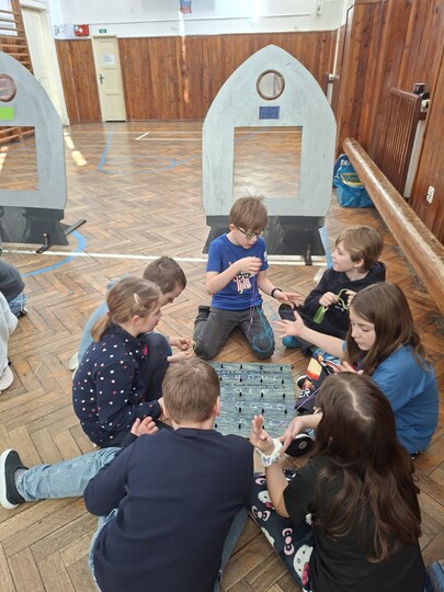 Houstone, máme problém. 3. B 2026